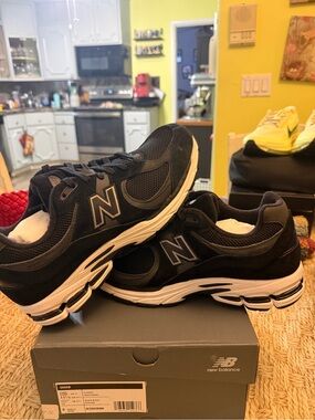 New Balance 2002R Black Mesh & Suede Sneakers sz 11.5 men new in box!!